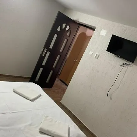 בית הארחה Complex Minerva קוסטינסטי